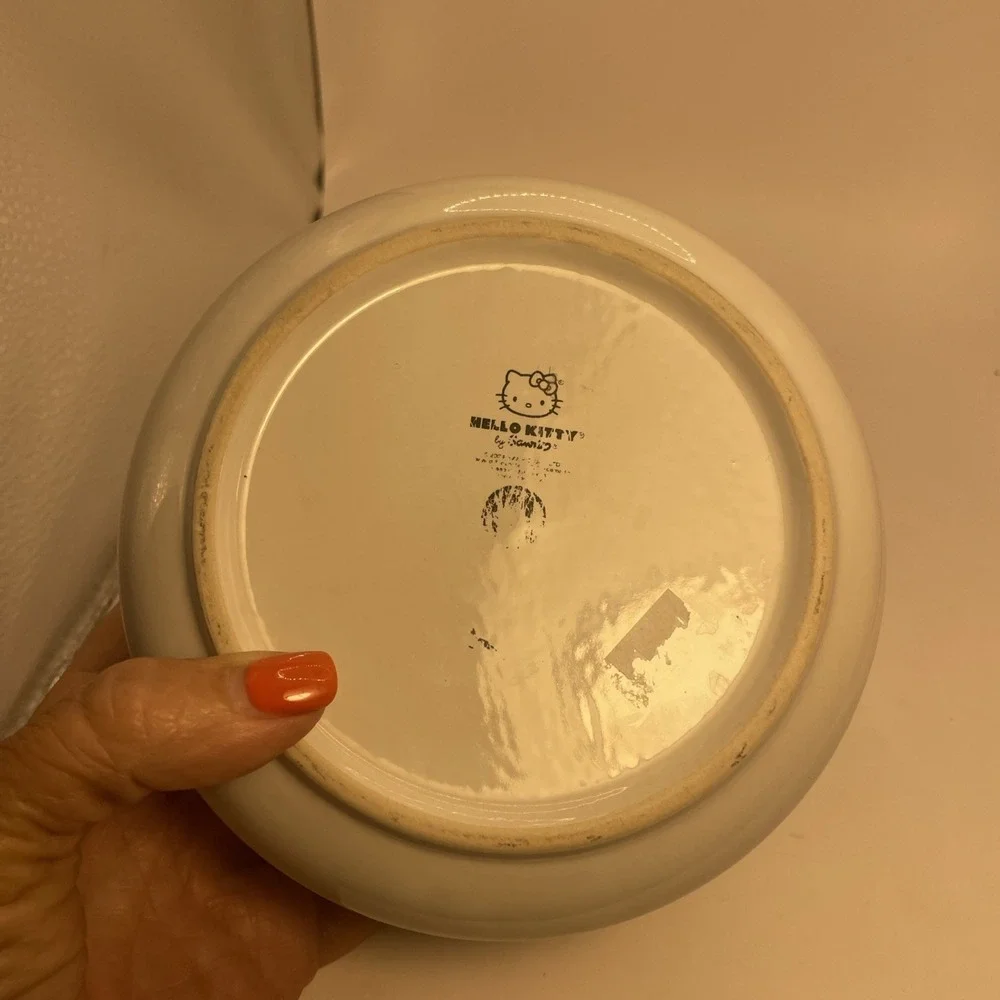 NEW Hello Kitty & Bows 6in Diameter Ceramic Food Storage Bowl w/Vented Lid‎